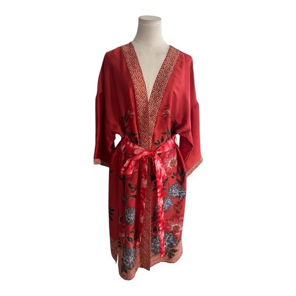 DR2‎ Red Kimono Robe Cover Up Floral Silky Size L XL Spa Wrap Luxury Asian Print - Picture 1 of 8